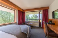 Van der Valk Hotel Volendam - Recently Renovated Hotel dekat Beemster Polder