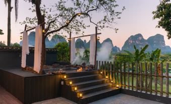 Moon Villa (Yangshu Ten-mile Gallery Yulong River)