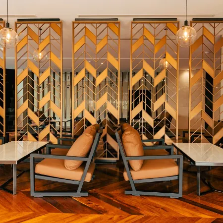 Ease Hotel