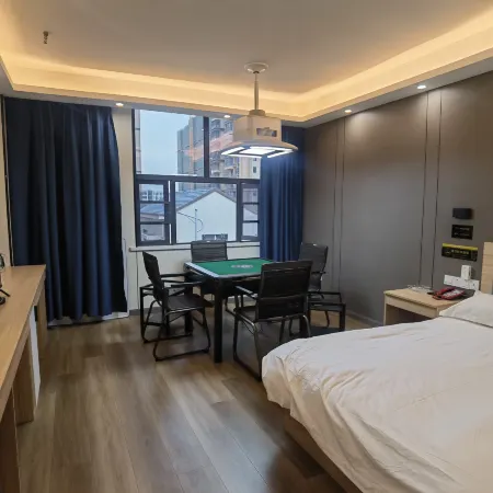 Xiaogan Linkong Economic Zone Linhu Business Hotel