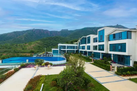 Zhongzhou Yueyin Fuxishan Huimeng Mountain Residence Отели рядом с достопримечательностью «Fengquan Lake Scenic Area»