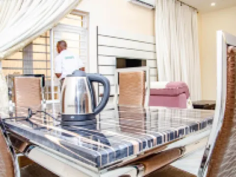 Crispan Suites and Event Center فنادق في جوس