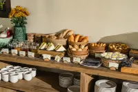 Crown Retreat Quy Nhon Resort - breakfast