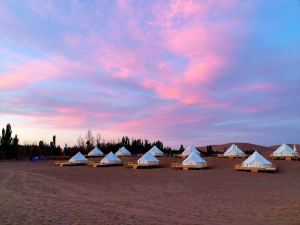 Dunhuang Sunset Galaxy International Desert Camping Base