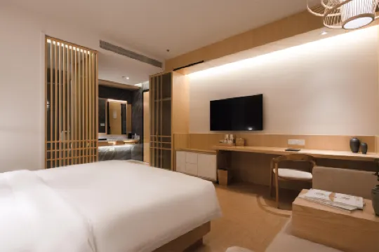 Atour X Hotel Futian Chegong Temple Shenzhen Отели рядом с достопримечательностью «Tianshan»