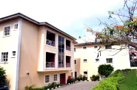 DWELL LUXURY APARTMENTS Hôtels à : 