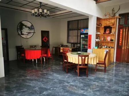 Huixian Laiyunge Inn Отели рядом с достопримечательностью «Jiulian Mountain Scenic Area»