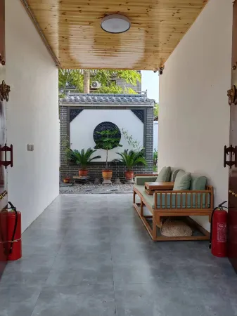 Wujianfang ▪ Courtyard Style Homestay (Ancient City of Zhengding Changle Gate) Отели рядом с достопримечательностью «Linji Joss House»