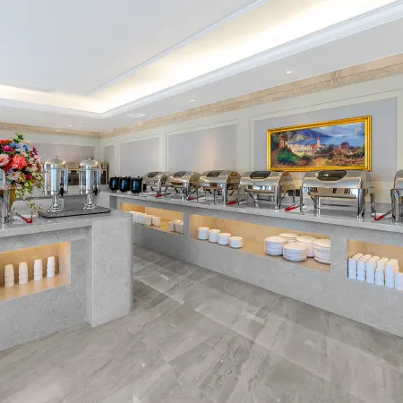 Vienna Hotel（Xingshan High Speed Rail Station Store）