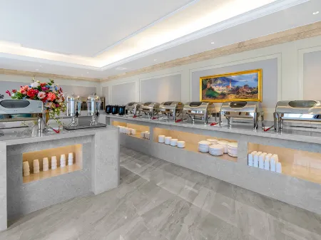 Vienna Hotel（Xingshan High Speed Rail Station Store） Отели рядом с достопримечательностью «bai yang zhai»