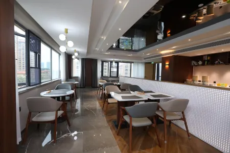 Qingmu Platinum Hotel (Wuhu Fanchang Jiangxia Mingzhu Square) Отели рядом со станцией Fanchang West Railway Station