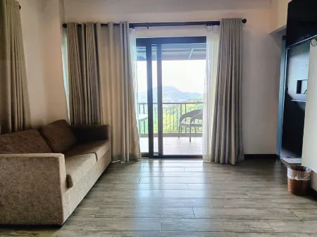 Mist Mountain Resort powered by Cocotel Отели в г. Баламбан