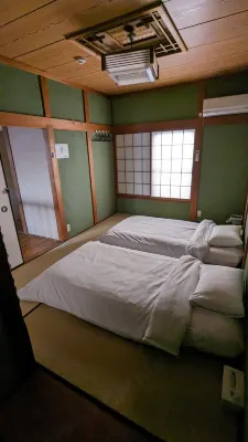 KIX House Waraku III: 5BR Roomshare/Vacation Home Near Kansai Airport - 2-Star
