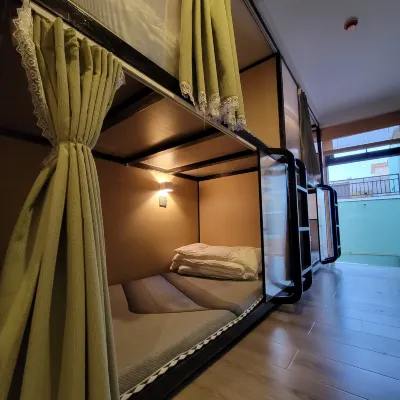 Yuanzhu Puteng Manyu Suji Hostel