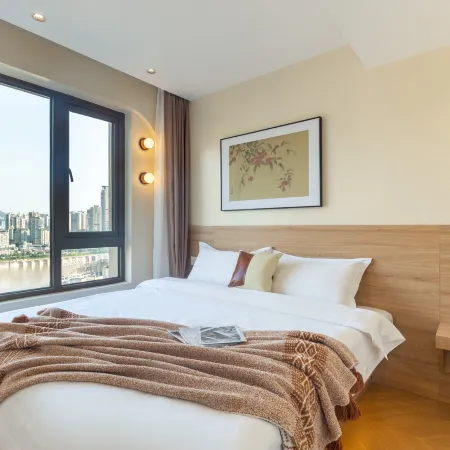 Lushan Homestay (Chongqing Jiefangbei Hongyadong Branch)