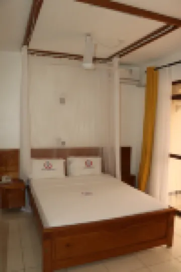 โรงแรมควีนส์คอร์ท