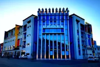 房東の猫アートホテル（黄山北高速鉄道駅） 徽州文化園·華商山荘-プール周辺のホテル