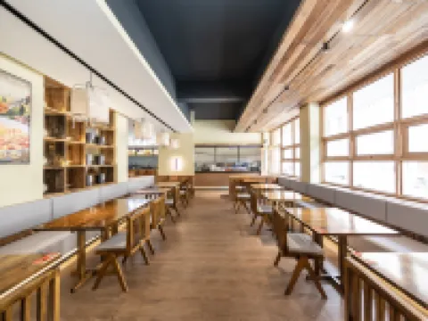 伴山墨語ホテル(四姑娘山双橋溝景区) 小金のホテル