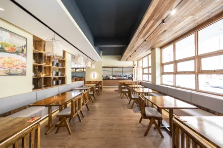 Banshan Moyu Hotel (Shuangqiao Valley Scenic Area) Отели рядом с достопримечательностью «Shuangqiao Valley»