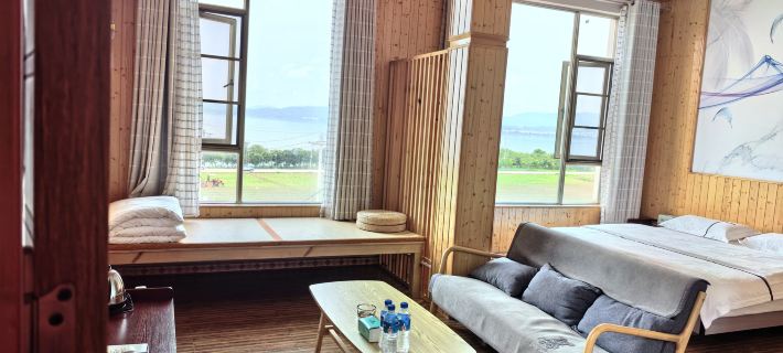 Qiantu Chinese Inn at Fuxian Lake Hotels in Huaning