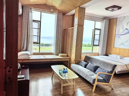 Qiantu Chinese Inn at Fuxian Lake