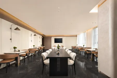 Atour Hotel Anyang - Wanda Plaza Guangming Road Отели в г. Аньян