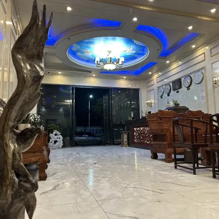 Pingle Royal Marina Hotel