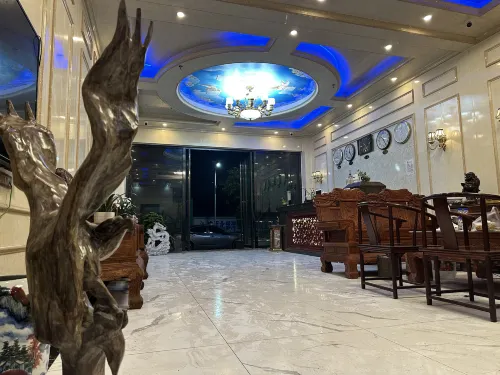 Pingle Royal Marina Hotel