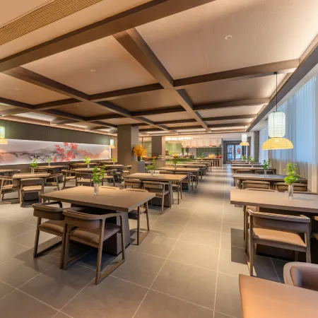 Yili  Xinyuan Renjoy Hotel（Newly Opened Food Plaza Shop）
