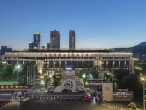 โรงแรมเยว่ซ่าง (ศูนย์กีฬาประจำจังหวัด ฝูโจว) โรงแรมใกล้โลกใต้ทะเลซ้าย