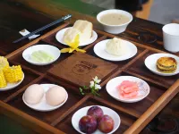 Back Hill Country Yard · Pear Flower Creek Hotels in Hanyuan