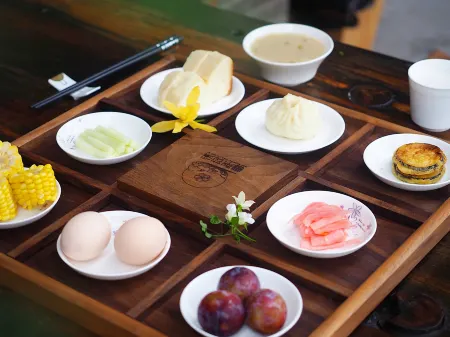 Back Hill Country Yard · Pear Flower Creek Отели в г. Ханьюань