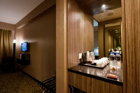 Grand Alora Hotel