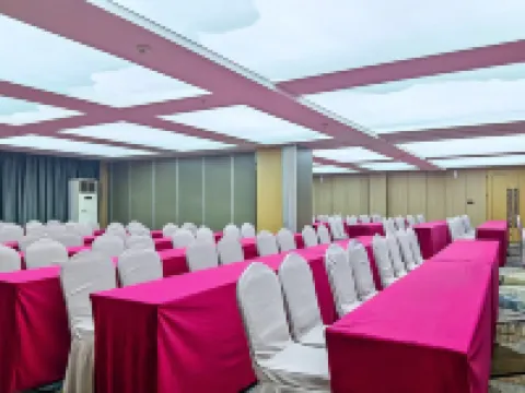 The four seasons in Xixia Hotels in Xixia