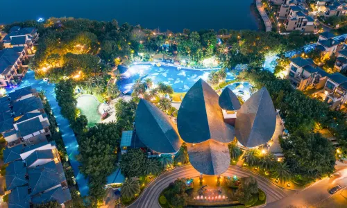 Baodun Lake Hushan Hot Spring Resort