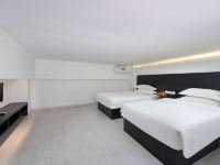 大连家客时尚酒店 - 标准双床房loft（无窗）