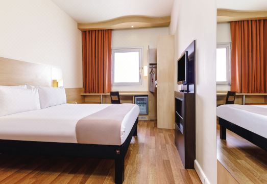 이비스 이스탄불 에센유르트의 식사 공간