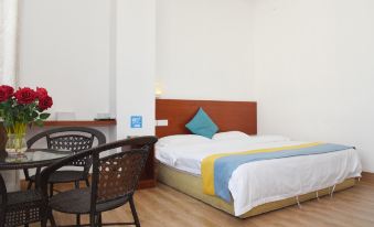 Beihai Zhongxu Holiday Hotel (Qiaogang Customs Street Branch)