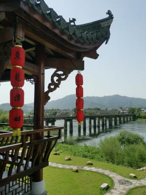 Taohuatan River View Pool Yulongtanpan Inn Hotel a 