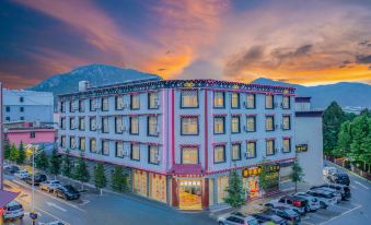 Gilleteng Shangri-La Hotel (Dukezong Ancient City Longtan North Road)