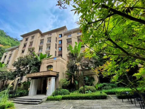 LUXURY LIFE HOTEL Отели рядом с достопримечательностью «Kong Xiangxi Residence of Chongqing»