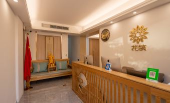 Floral Hotel·Nanao Green Water Blue Bay light luxury home stay