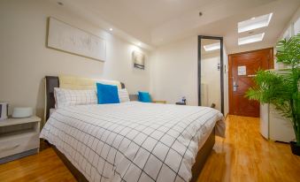 Huanhuatang E-sports Apartment (Futian Science Museum Subway Station)