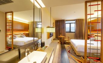 Fuxian Lake Grand View Resort (Guanglong small town)
