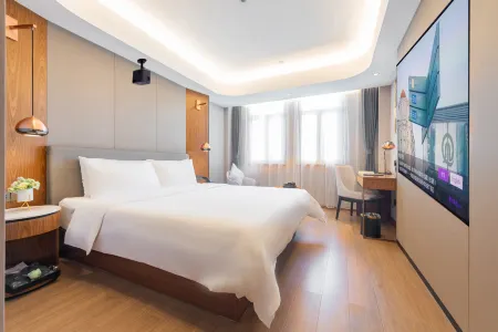 Yitel Collection Hotel (Qingdao Railway Station Zhanqiao Seaview) Отели рядом с достопримечательностью «Ocean University of China Calligraphy Institute»