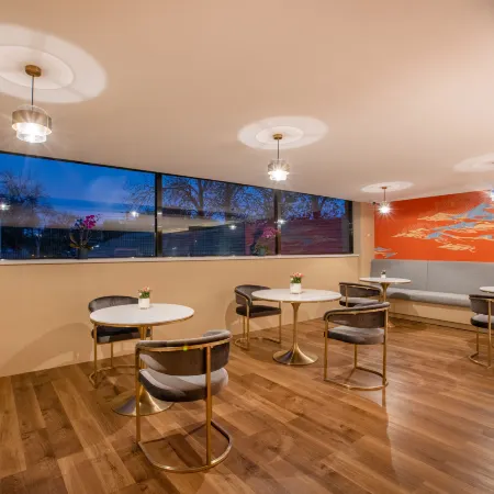 Renjoy Hotel Beijing Yonghe Temple Guijie Siheyuan Отели рядом с достопримечательностью «Станция метро Dongzhimen»