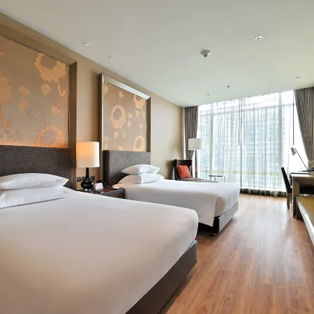 Eastin Grand Hotel Sathorn Отели рядом с достопримечательностью «Станция метро Surasak»
