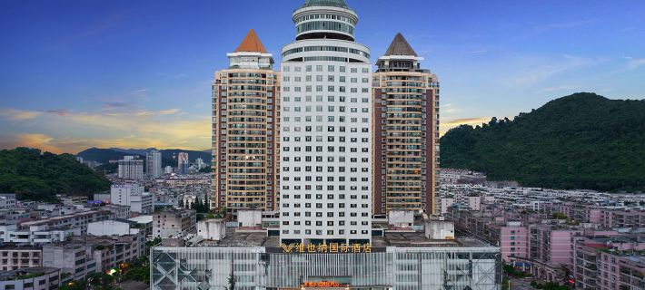 Vienna International Hotel (Xingyi Wanfenglin Airport Pingdong Square) Hotels in Xingyi