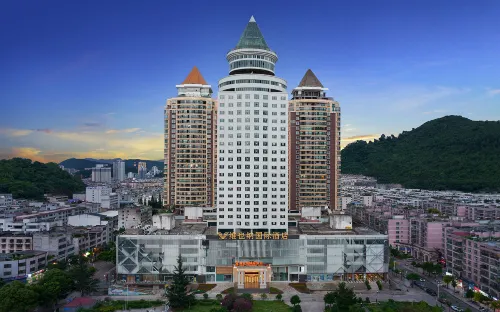 Vienna International Hotel (Xingyi Wanfenglin Airport Pingdong Square)