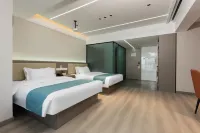 Burton Hotel (Xinyang High-speed Railway East Station)